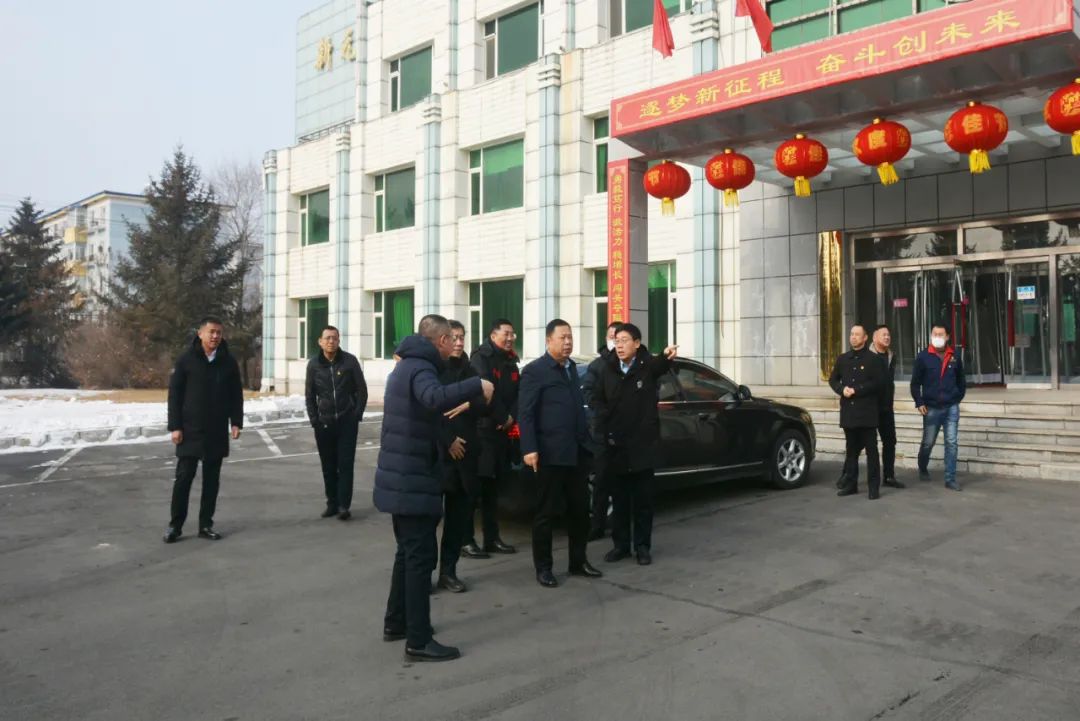 长白山森工集团总裁崔光德一行到公司检查节日期间安全生产和疫情防控工作