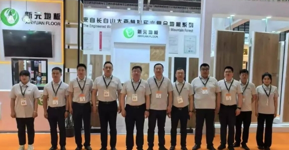 新元地板矩阵亮相2025中国国际地面材料及铺装技术展览会